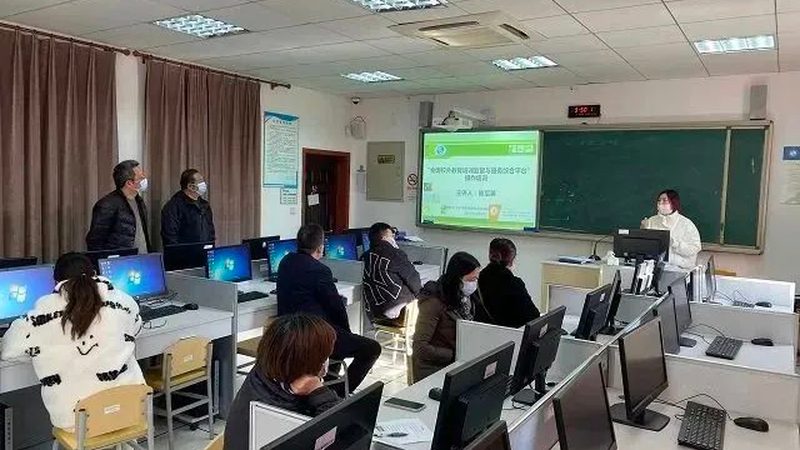 叉车操作：安全与技能的双重保障