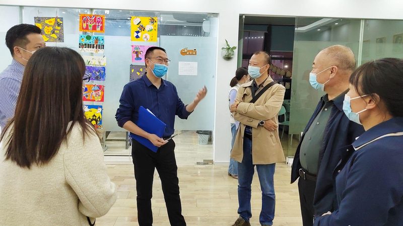 小标题：师资背景，影响深远
