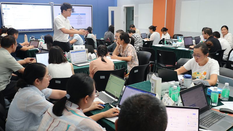 小标题：考研在线课程全程班概述